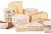 Vente de fromages par le Sou des Ecoles